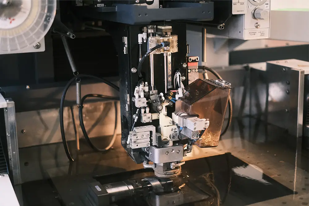 Maschinenbediener Erodierer